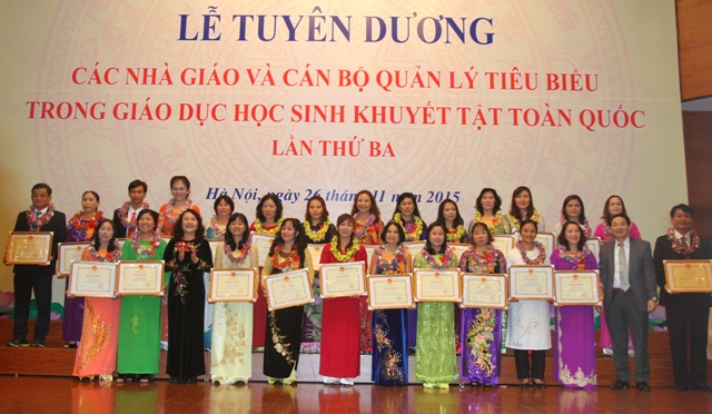 Tuyên dương các nhà giáo và cán bộ quản lý tiêu biểu trong giáo dục học sinh khuyết tật